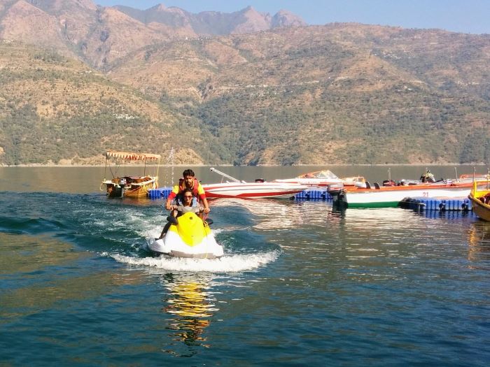 book water sport in tehri lake